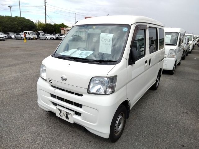 7068 Daihatsu Hijet van S321V 2017 г. (LUM Kobe Nyusatsu)